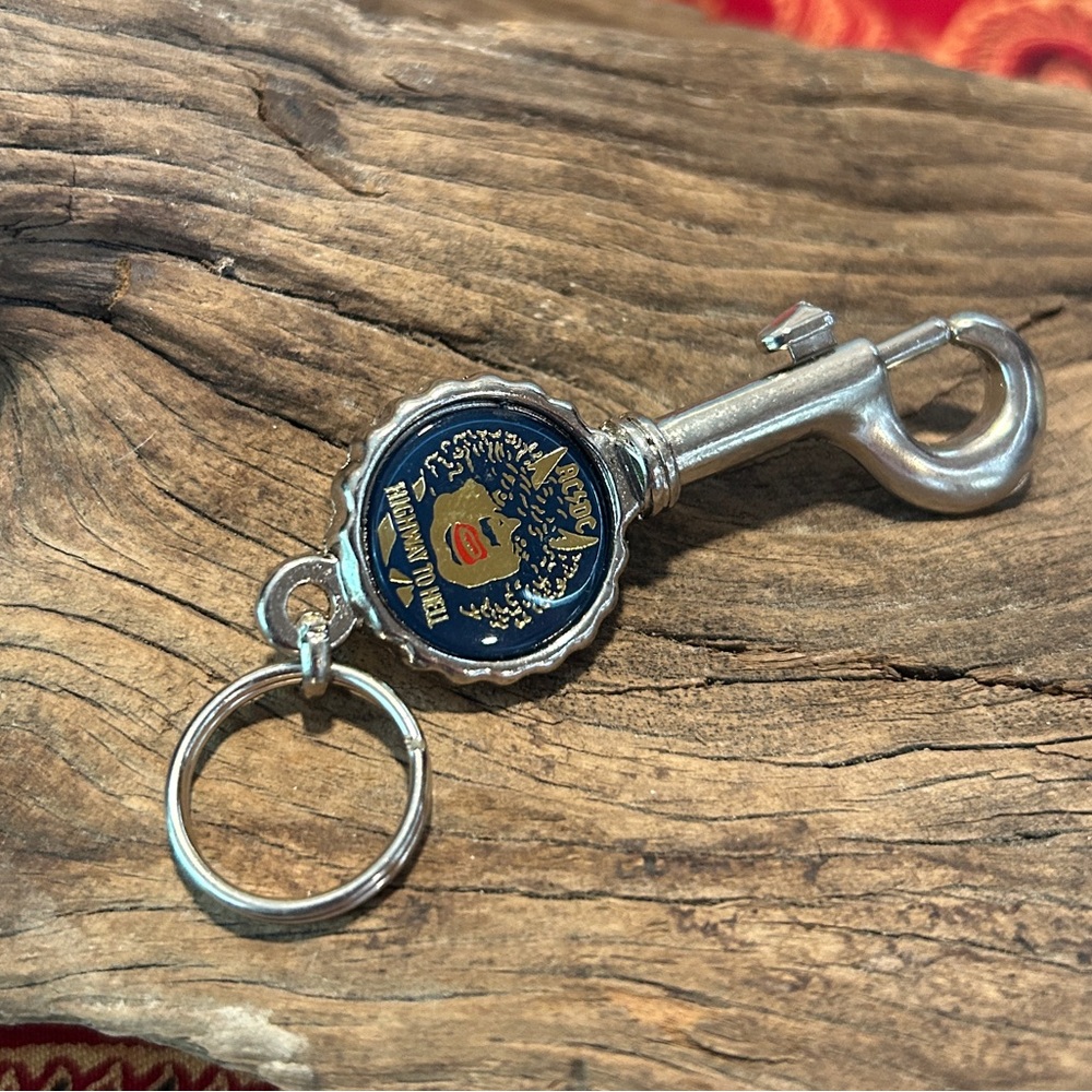 1980’s VINTAGE AC/DC HIGHWAY TO HELL BOTTLE OPENER KEYCHAIN MADE IN ENGLAND